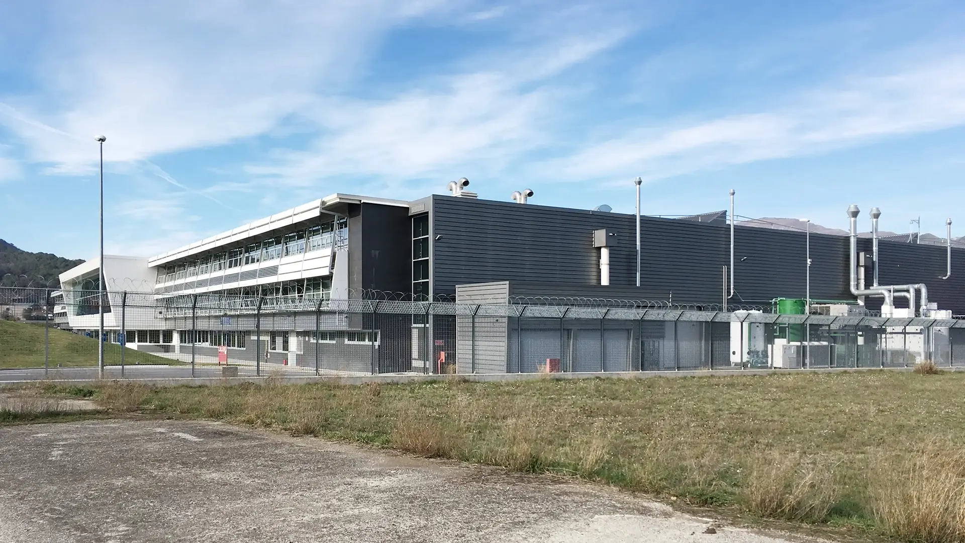n1-piaggio-aerospace-plant-concrete-acoustics